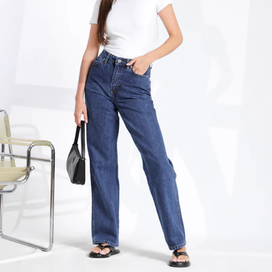 Dark Washed Straight Leg Jeans for Women Classic Fit Stylish Casual Denim Wear