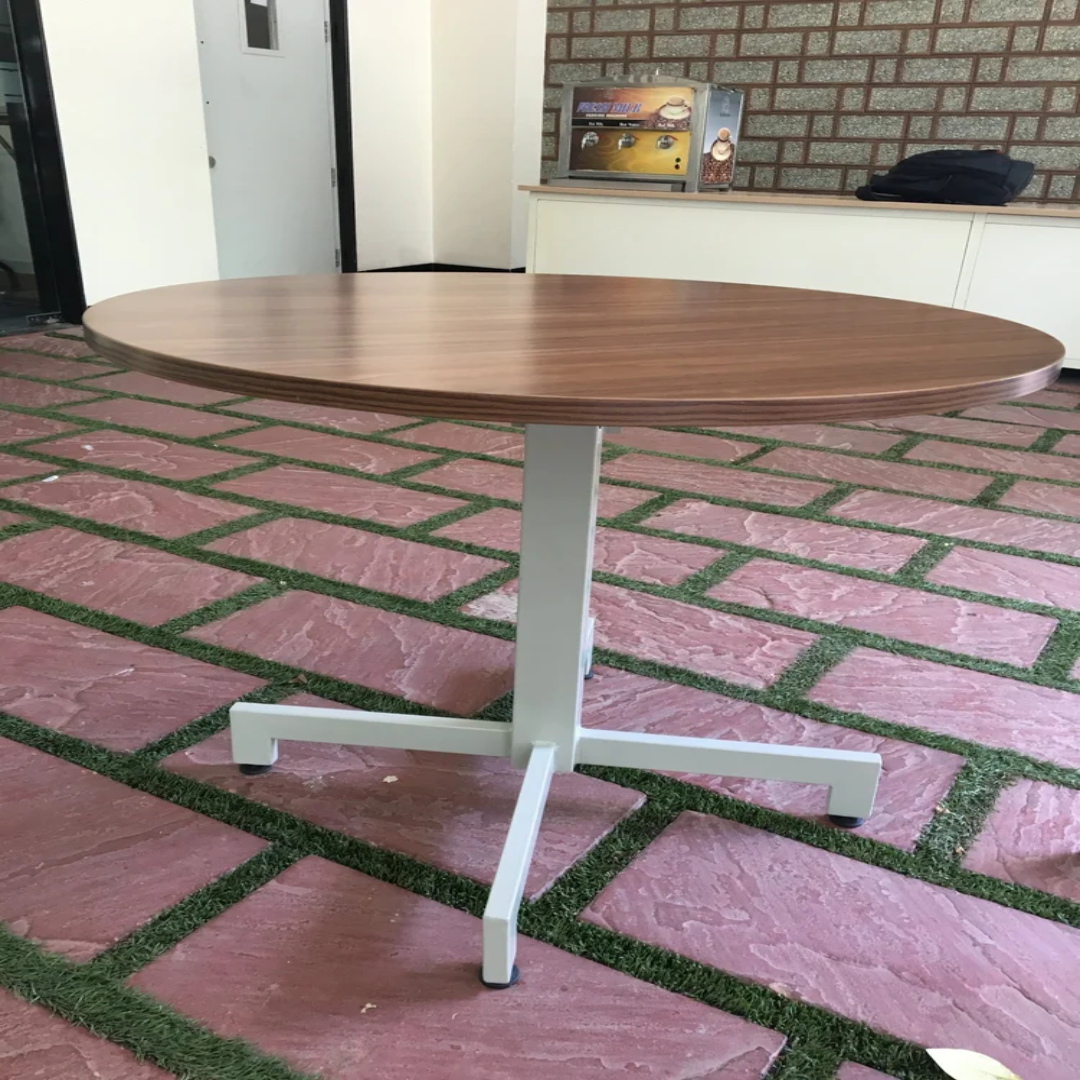 Particle Board 4-Seater Outdoor Garden Round Table