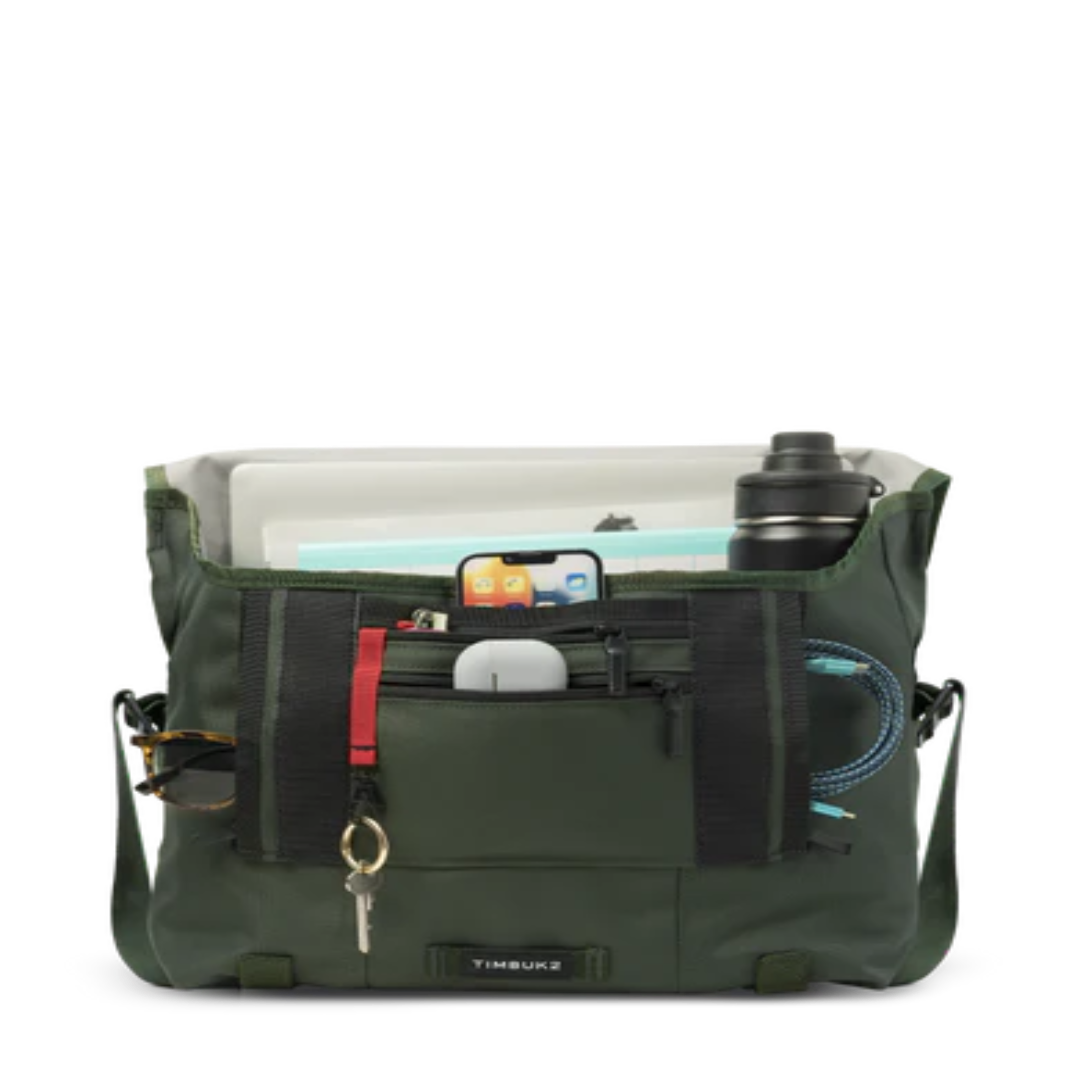 Classic Messenger Bag Stylish Carry Solution for Daily Use